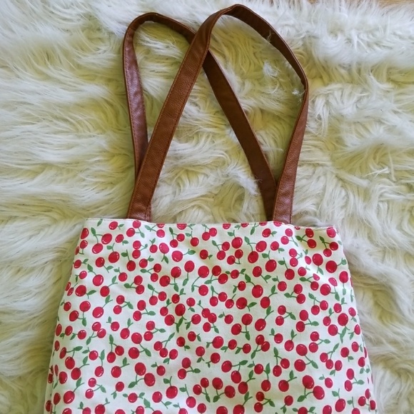 🍒 Large Cherry Print Tote 🍒 - Picture 5 of 6